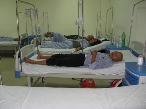 Nỗi niềm những người đón Tết trong bệnh viện - ảnh 1