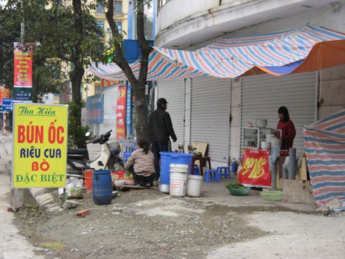 Quán ăn vỉa hè chỉ 1 khách ngày mồng Một - ảnh 2