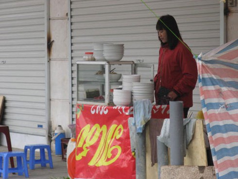 Quán ăn vỉa hè chỉ 1 khách ngày mồng Một - ảnh 4