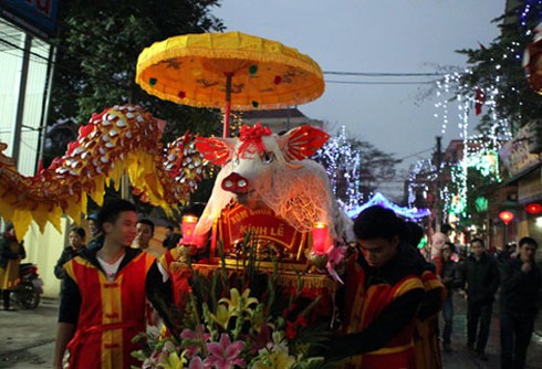 Về La Phù xem rước “ông ỉn” - ảnh 4