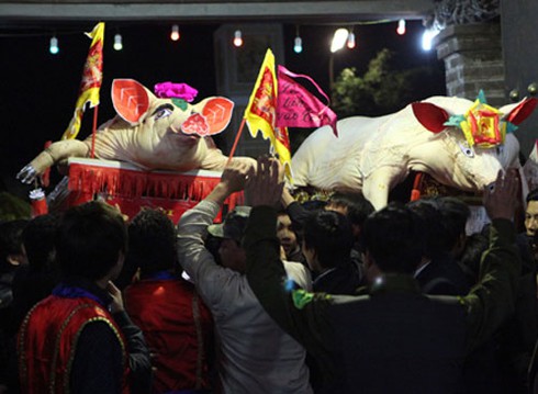 Về La Phù xem rước “ông ỉn” - ảnh 2