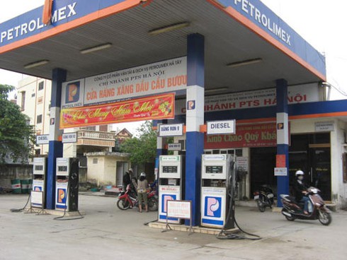 Cây xăng đóng cửa, dân mang can đi mua tích trữ - ảnh 7