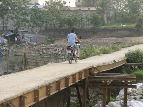 Hà Nội: Lạ lùng trạm thu phí bằng dây thừng - ảnh 5