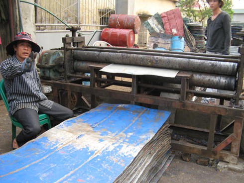 Inh ỏi nghề “phanh” thùng phuy - ảnh 1