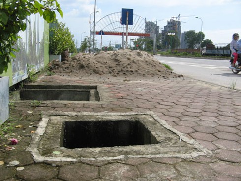 Bẫy “hố tử thần” ngày càng nhiều trên đường Lê Văn Lương - ảnh 4
