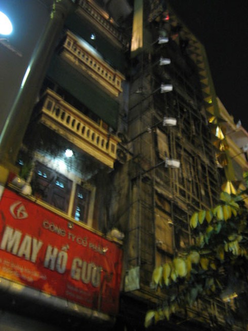 Toàn cảnh vụ cháy quán karaoke gần Đàn Xã Tắc - ảnh 11