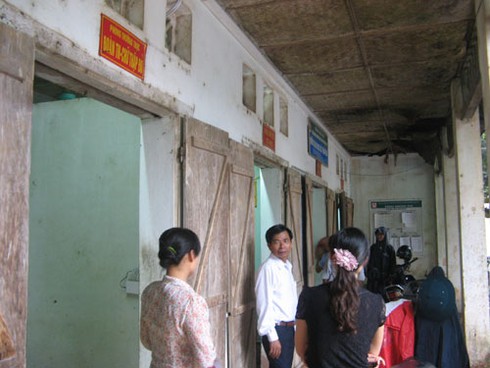 Hà Nội: Lội nước mưa trong phòng làm việc - ảnh 8