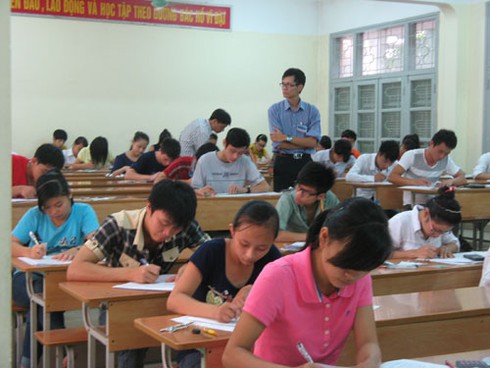 Các GS nói gì về quy định cộng điểm cho Bà mẹ VN Anh hùng? - ảnh 2