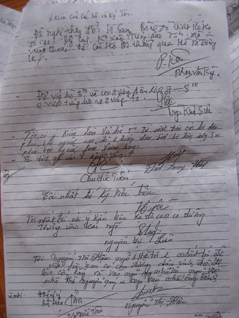 Xây đường lấn nhà dân: UBND phường kêu