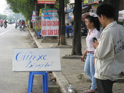 Gửi xe xem Arsenal bị “chém” tới 70.000 đồng/lượt - ảnh 3