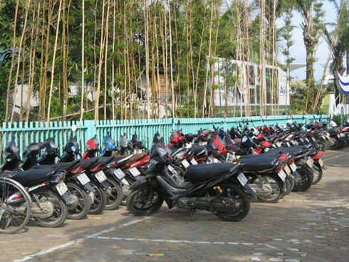 Gửi xe xem Arsenal bị “chém” tới 70.000 đồng/lượt - ảnh 8