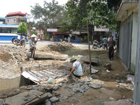 Vụ đường lấn nhà: UBND TP Hà Nội chỉ đạo gì? - ảnh 1