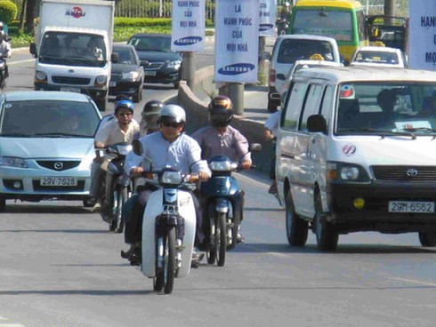 Hôm nay, chính thức thu phí sử dụng đường bộ - ảnh 1