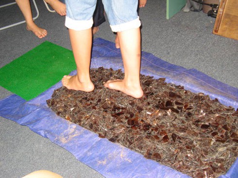 Hà Nội: Kỳ quái lớp học đi trên mảnh chai - ảnh 8