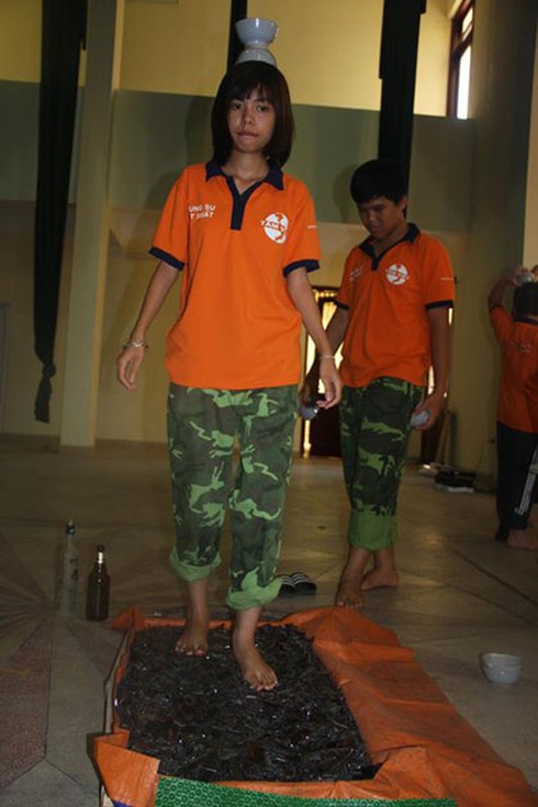 Hà Nội: Kỳ quái lớp học đi trên mảnh chai - ảnh 11