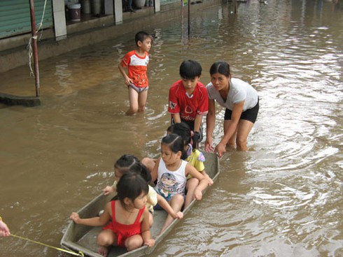 Ngôi làng cổ trở thành “ốc đảo” vì nước sông Nhuệ - ảnh 11