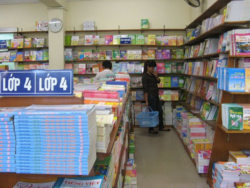 Cẩn thận mua phải sách giáo khoa dán chồng giá - ảnh 2