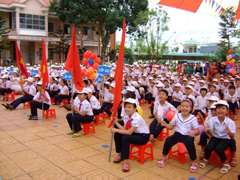 Bộ GD&ĐT: Yêu cầu chấm dứt lạm thu, dạy thêm học thêm - ảnh 1