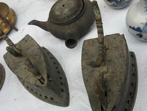 Ai có đồ cổ mang ra chợ “độc nhất” Hà Thành bán - ảnh 4