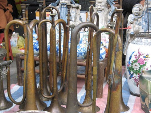 Ai có đồ cổ mang ra chợ “độc nhất” Hà Thành bán - ảnh 2