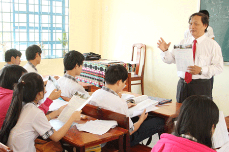PGS Văn Như Cương: 34 nghìn tỷ đồng thay SGK là không chấp nhận được - ảnh 1
