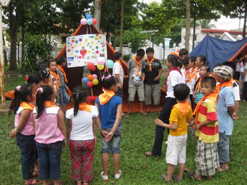 Trại hè thiếu nhi: Phụ huynh hoa mắt trước học phí đa dạng - ảnh 1