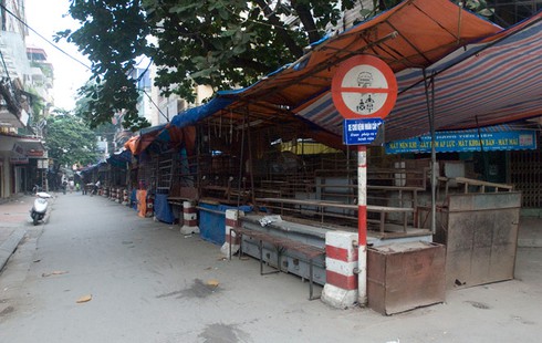 Cận cảnh khu “chợ Trời” những ngày cuối - ảnh 1