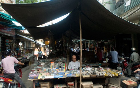 Cận cảnh khu “chợ Trời” những ngày cuối - ảnh 10