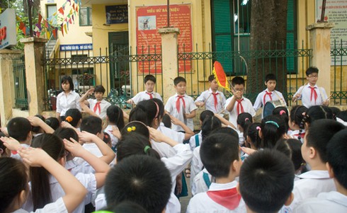Cận cảnh tai nạn suýt xảy ra với HS Hà Nội - ảnh 11