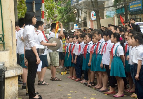 Cận cảnh tai nạn suýt xảy ra với HS Hà Nội - ảnh 12