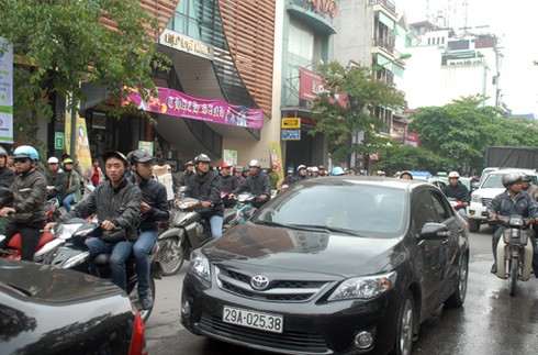 Hà Nội: Cháy lớn ảnh viện áo cưới giữa phố Huế - ảnh 6