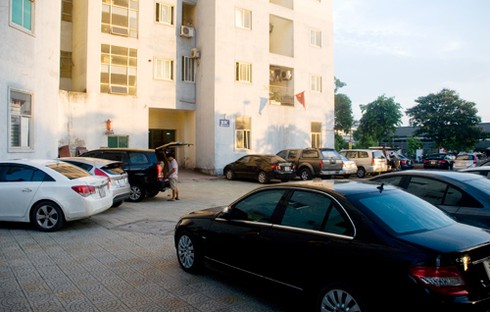 Thiếu sân chơi, trẻ em thủ đô chơi trước mũi