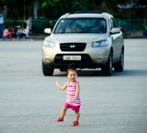 Thiếu sân chơi, trẻ em thủ đô chơi trước mũi