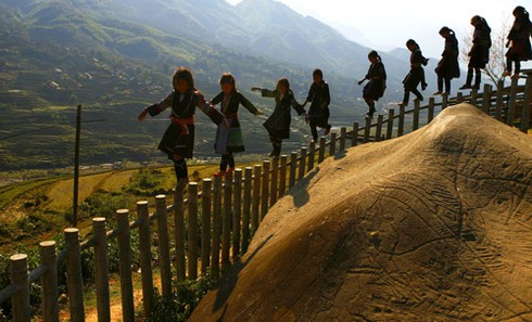 Nhà báo bán ảnh gây quỹ từ thiện - ảnh 2