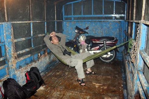 Chùm ảnh: Phóng viên xả thân tác nghiệp - ảnh 10