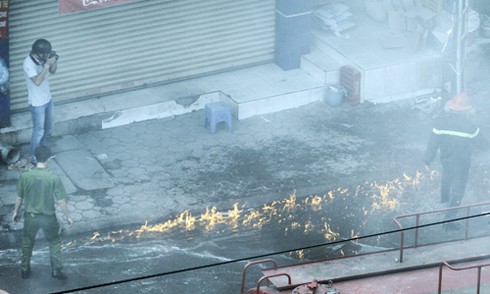 Chùm ảnh: Phóng viên xả thân tác nghiệp - ảnh 2