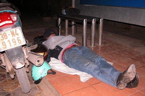 Chùm ảnh: Phóng viên xả thân tác nghiệp - ảnh 5