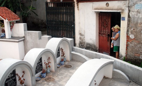 Hà Nội: Nơi người sống ở với người chết - ảnh 11