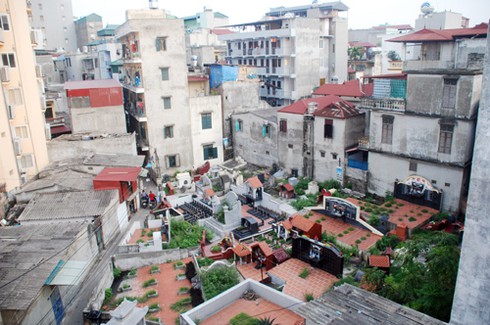 Hà Nội: Nơi người sống ở với người chết - ảnh 1