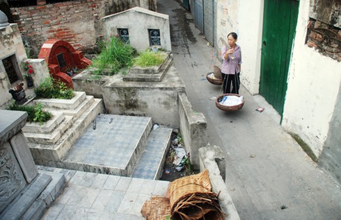 Hà Nội: Nơi người sống ở với người chết - ảnh 2