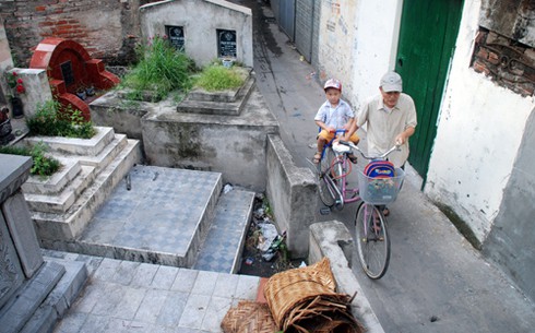 Hà Nội: Nơi người sống ở với người chết - ảnh 6