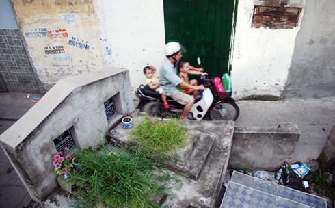 Hà Nội: Nơi người sống ở với người chết - ảnh 7