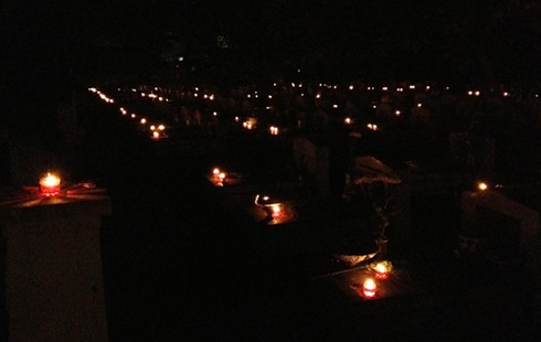 Xúc động Lễ thắp nến tri ân các anh hùng liệt sĩ - ảnh 13