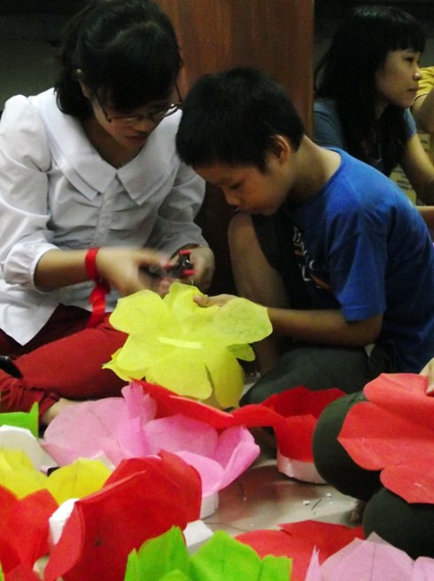 Trung thu đầu tiên của cô bé mắc bệnh hiểm nghèo bị bỏ rơi - ảnh 3