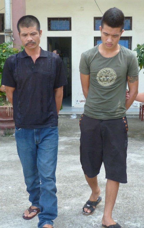 Chủ nợ tàng trữ súng, bắt người trái phép - ảnh 1