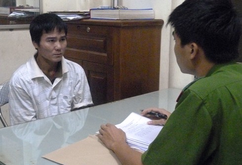 Hé cửa chờ chồng ai ngờ gặp phải dâm tặc - ảnh 2