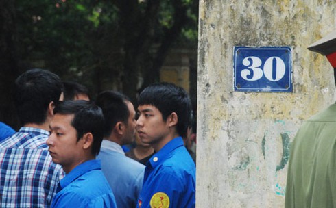Ngày cuối viếng Đại tướng ở nhà riêng: Người người đổ về không ngớt - ảnh 33