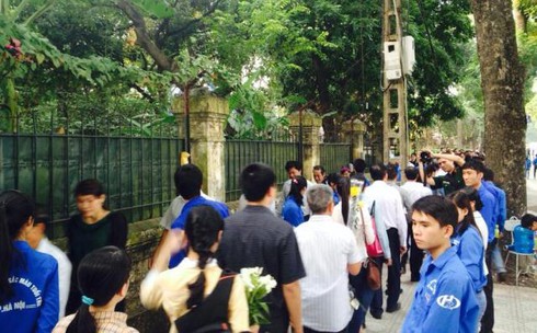 Ngày cuối viếng Đại tướng ở nhà riêng: Người người đổ về không ngớt - ảnh 3