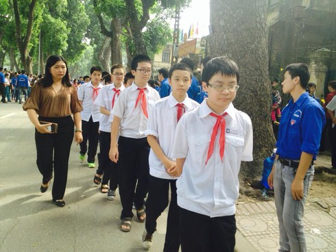 Ngày cuối viếng Đại tướng ở nhà riêng: Người người đổ về không ngớt - ảnh 23