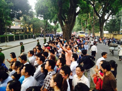 Ngày cuối viếng Đại tướng ở nhà riêng: Người người đổ về không ngớt - ảnh 4